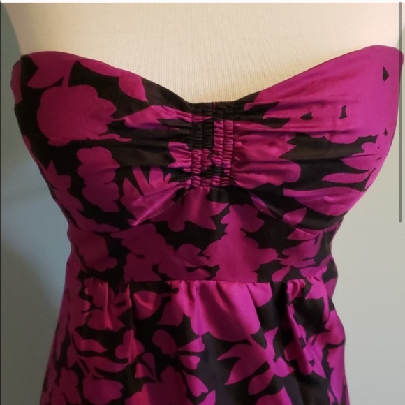 ❤️ 2/$25 … 2 small strapless dresses - Picture 6 of 9